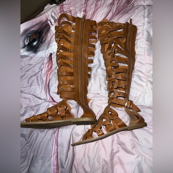 Gladiador Sandals - Picture 1 of 6